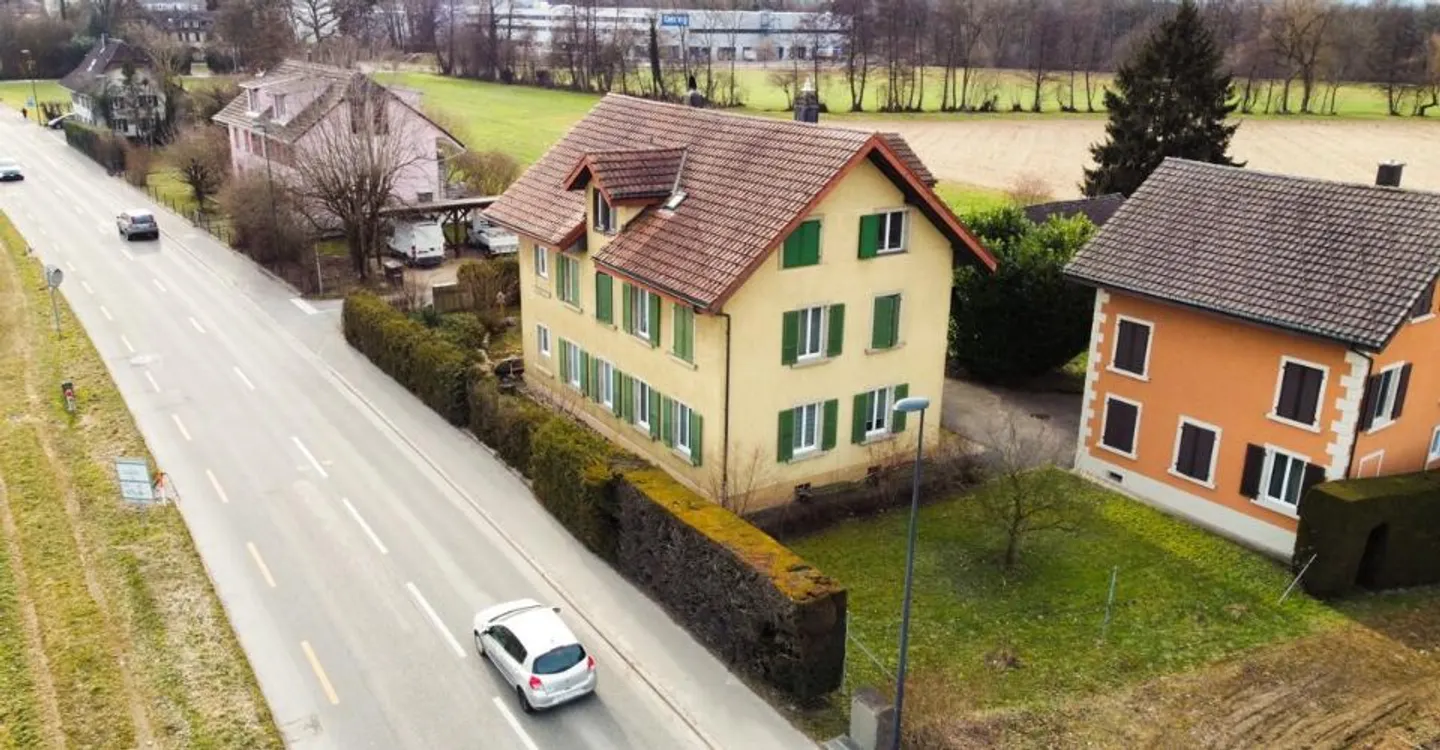 Proprietà di investimento con storia e futuro - Casa plurifamiliare con riserva di terreno a Luterbach - Foto 1 di 13