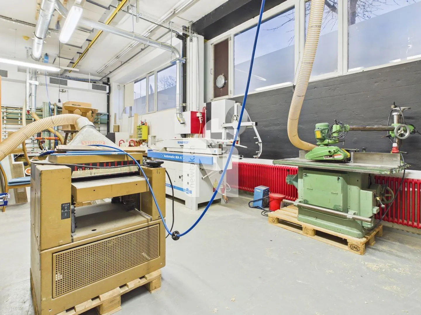 Spazio commerciale versatile di 140 m² - ideale per falegnameria, magazzino o negozio di elettricità - Foto 3 di 7