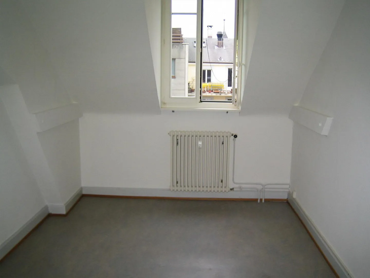 originelle Dachwohnung mit Galerie - Foto 7 von 10