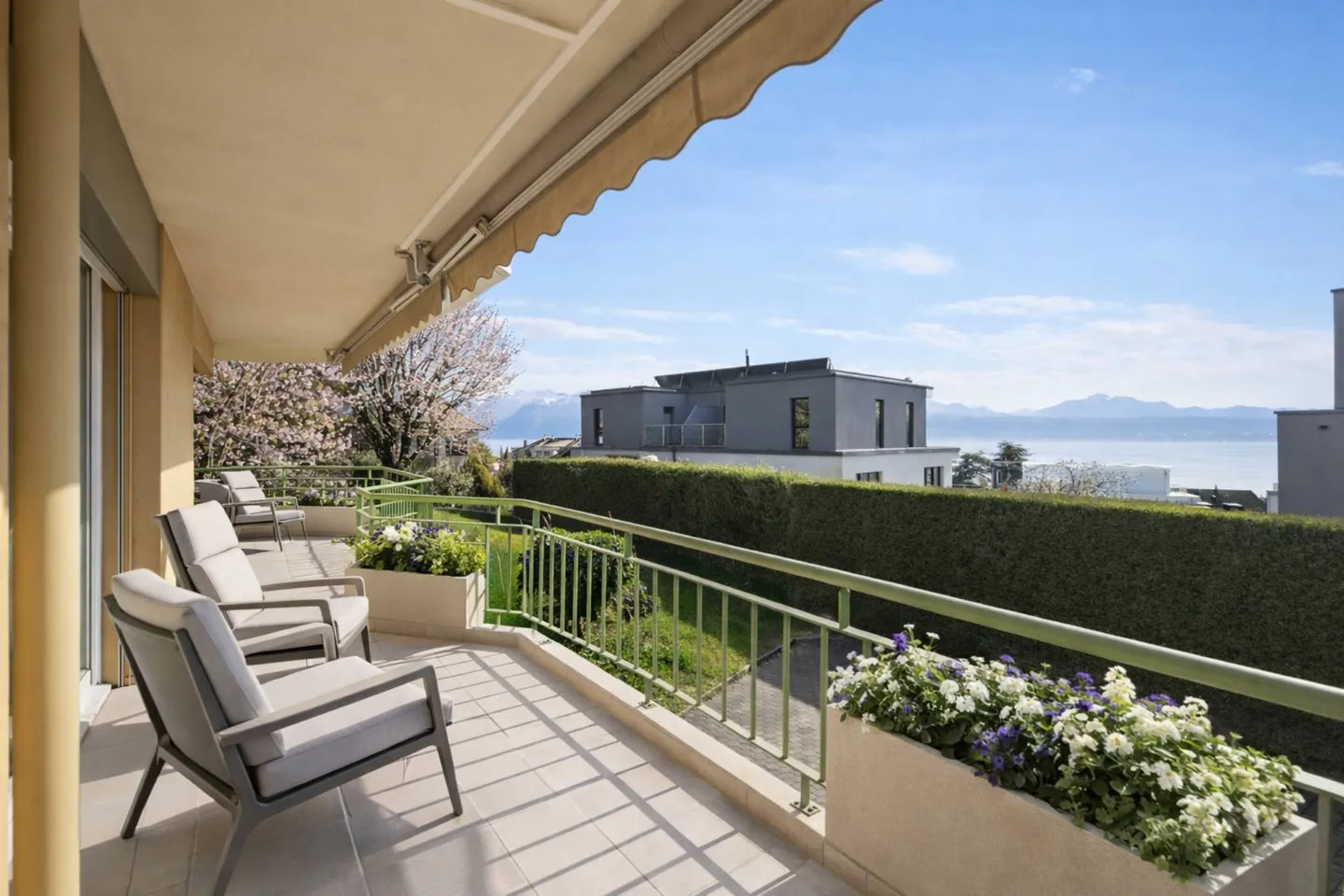Appartement Familial avec Vue sur le Lac - Photo 2 sur 13