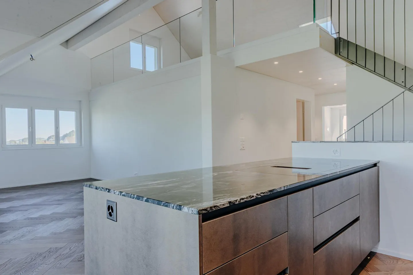 Penthouse exclusif de 4,5 pièces avec galerie et grande terrasse - Photo 5 sur 11