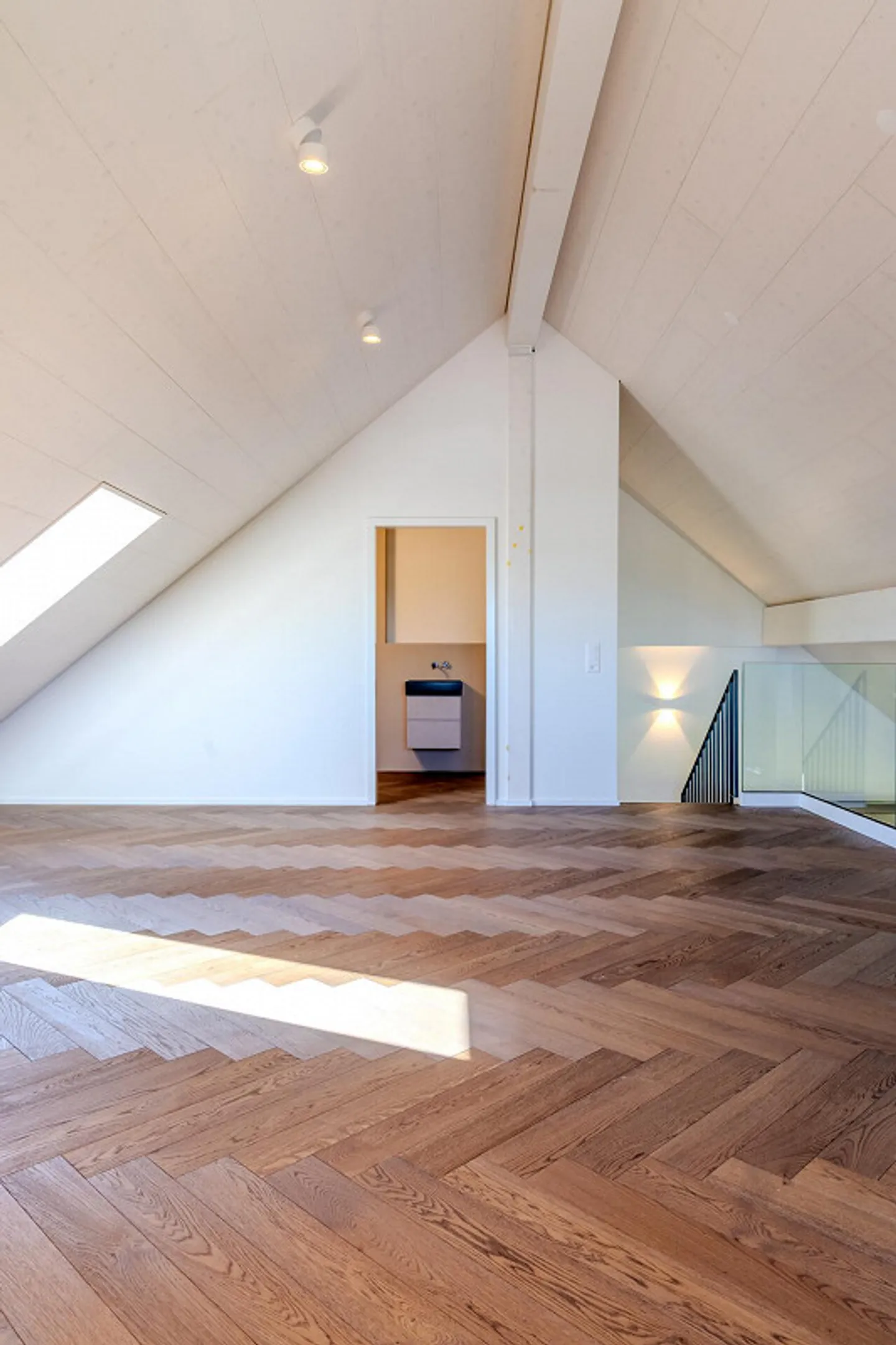 Penthouse exclusif de 4,5 pièces avec galerie et grande terrasse - Photo 8 sur 11