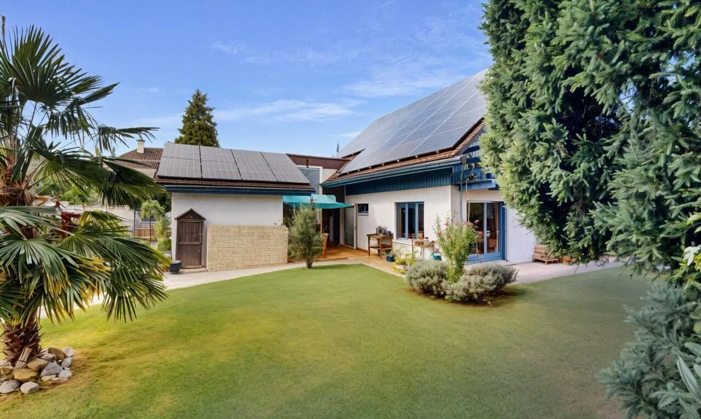 Superb individual villa located in a peaceful neighborhood - Photo 2 of 13