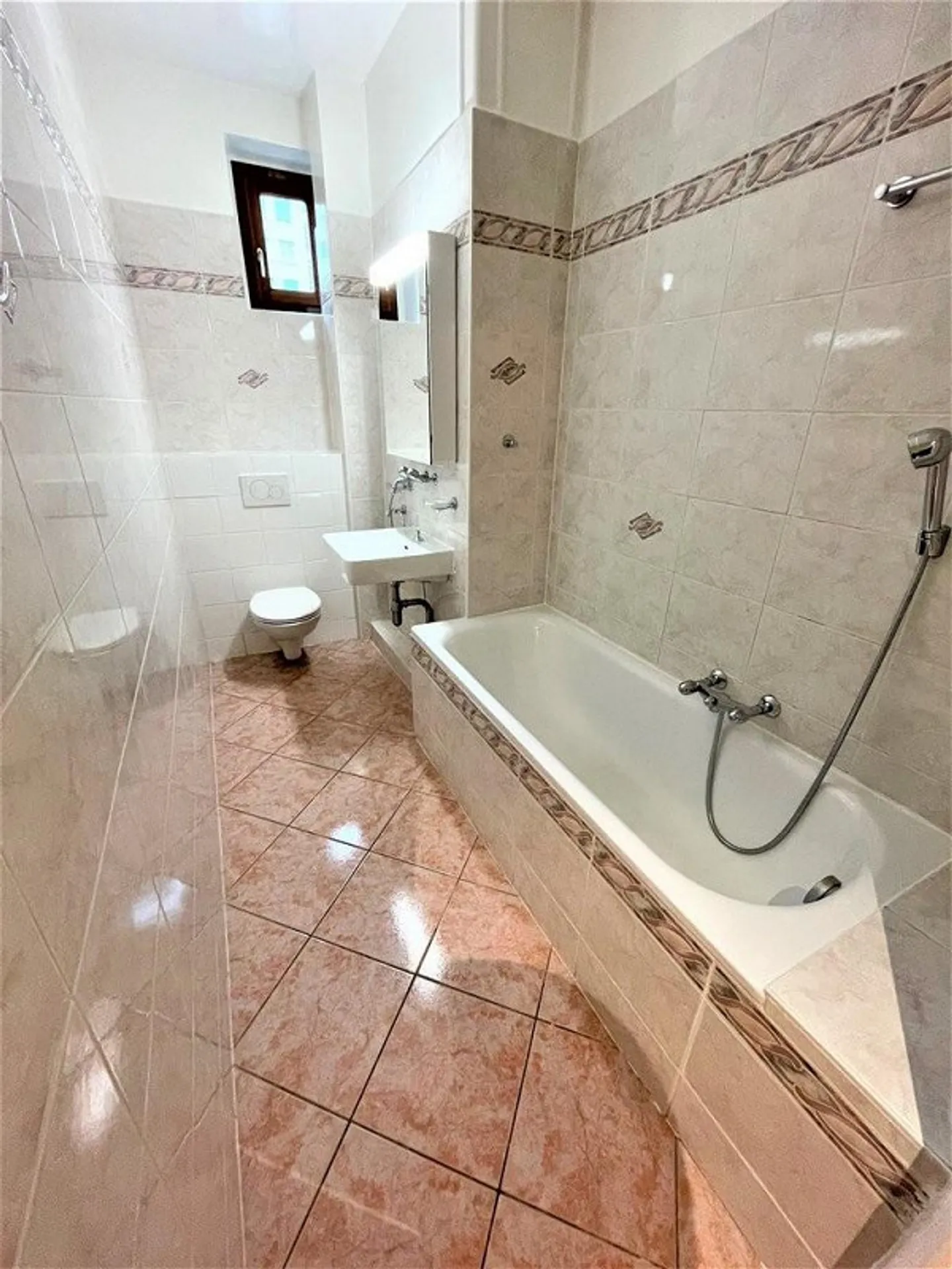 Close to Cornavin Station - Photo 7 of 8