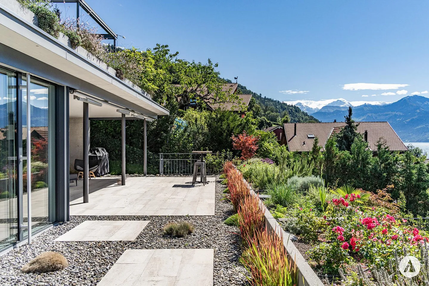 Maison de terrasse rénovée avec style - Photo 3 sur 13