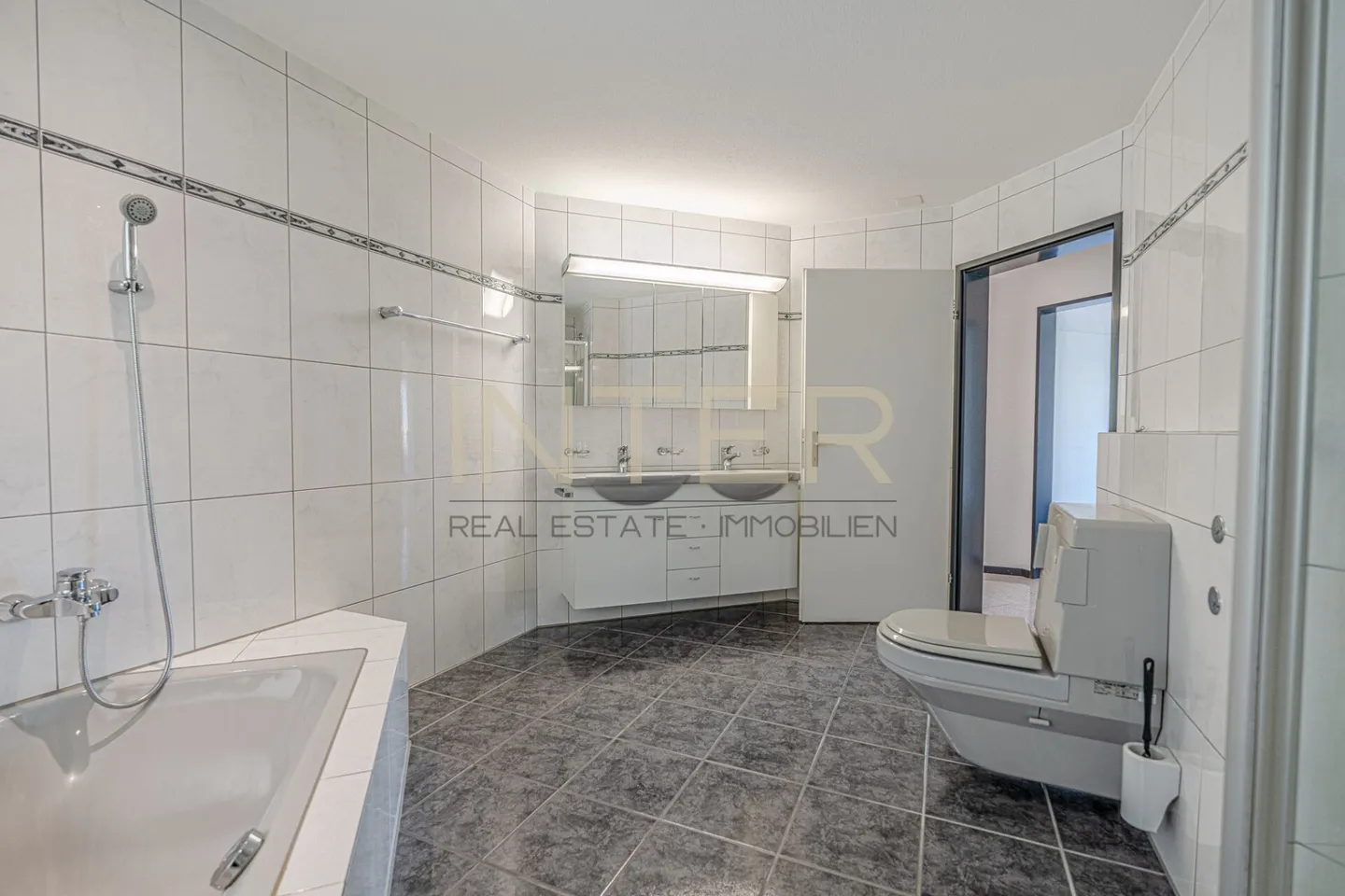 202m² Maison de rêve au centre de Root - Appartement 5.5 pièces - Photo 9 sur 17