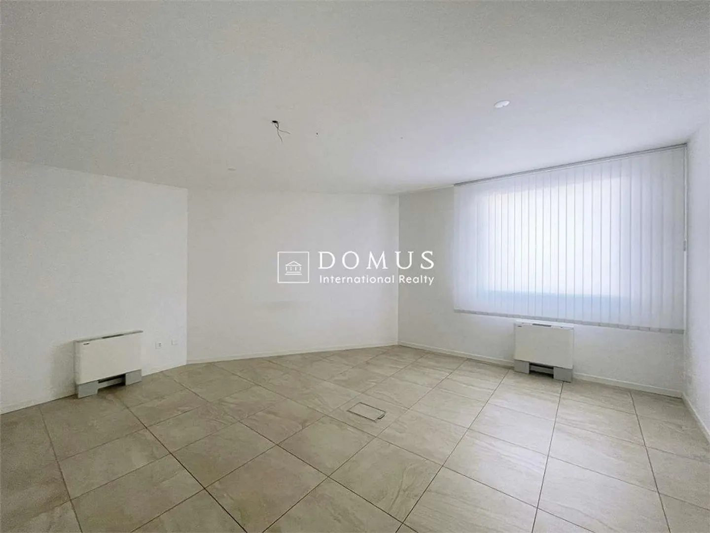 Spacious office in commercial area - Photo 4 of 7