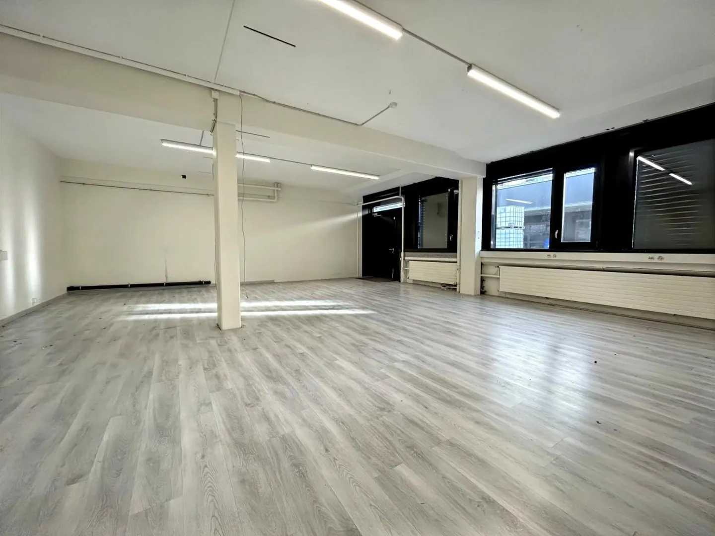 Locaux commerciaux à Gland - Photo 1 sur 8