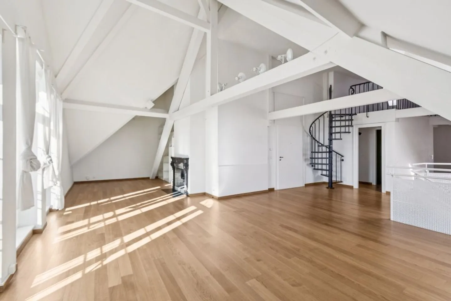 Magnificent 6-Room Duplex in the Heart of Aubonne - Photo 3 of 13