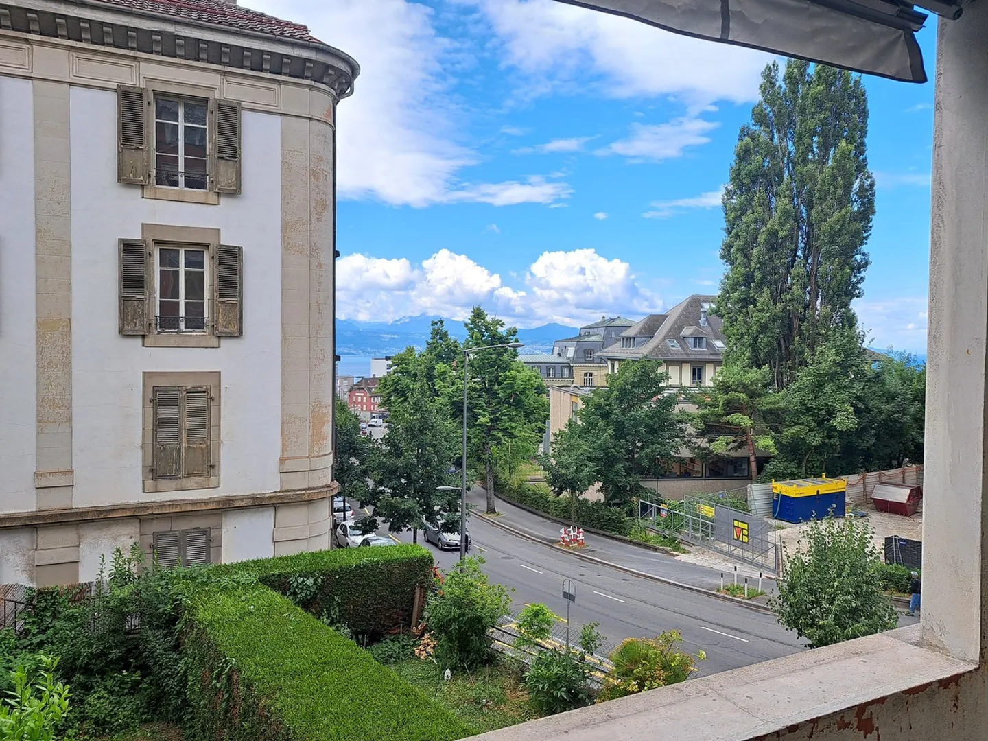 Magnifico appartamento di 3,5 locali con balcone con vista sul lago/Alpi - Foto 1 di 8