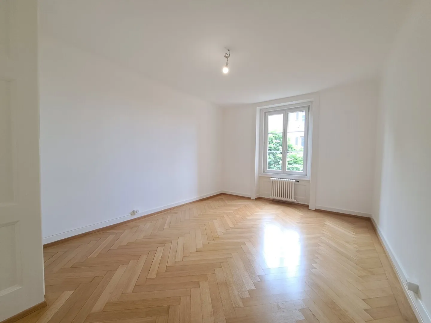Magnifico appartamento di 3,5 locali con balcone con vista sul lago/Alpi - Foto 3 di 8