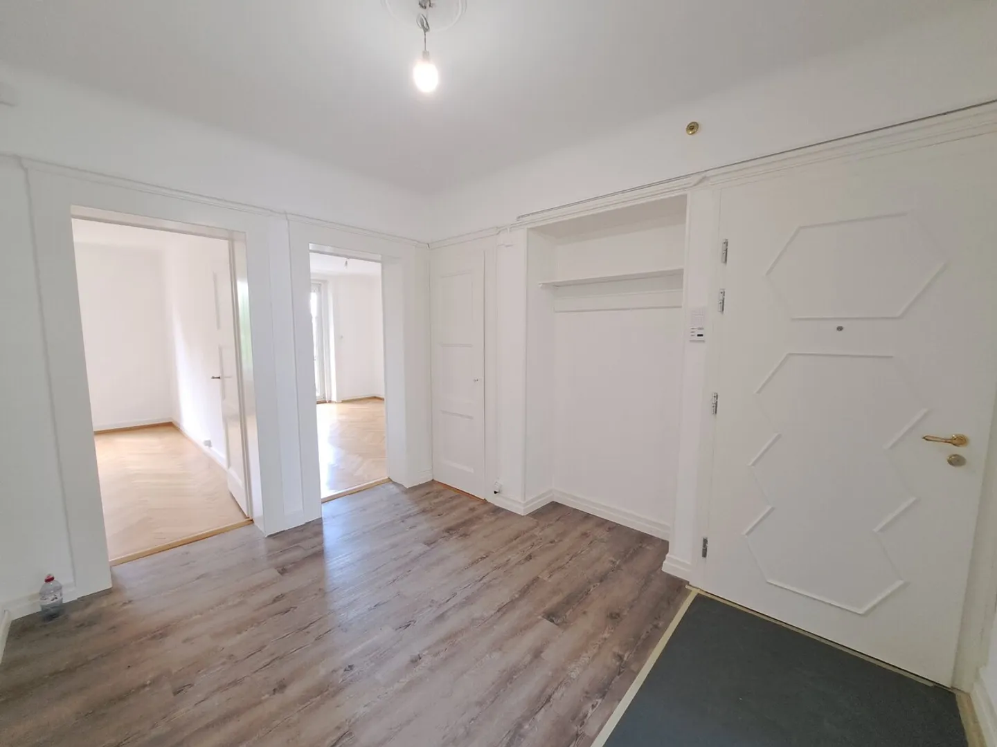 Magnifico appartamento di 3,5 locali con balcone con vista sul lago/Alpi - Foto 4 di 8