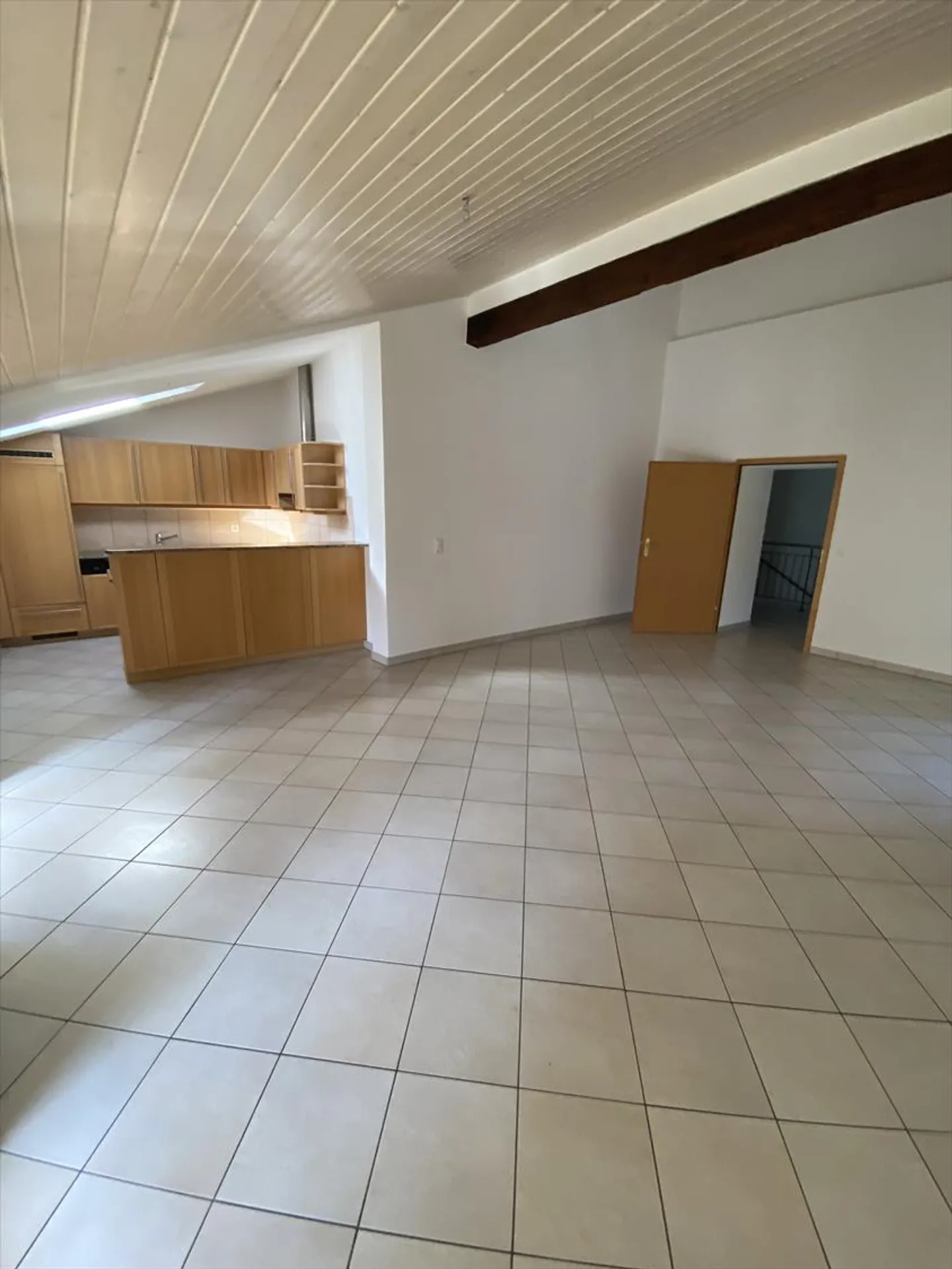 Apartment - Photo 3 of 9