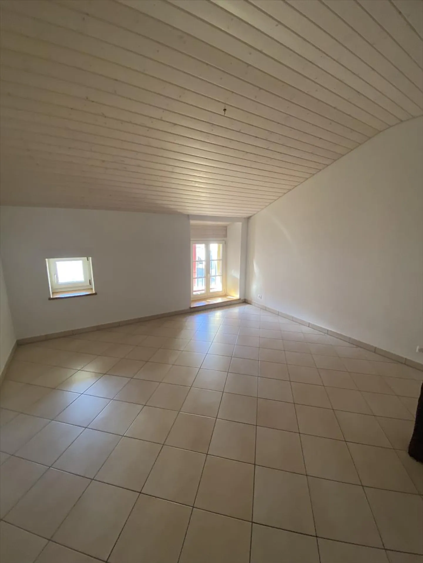 Apartment - Photo 5 of 9