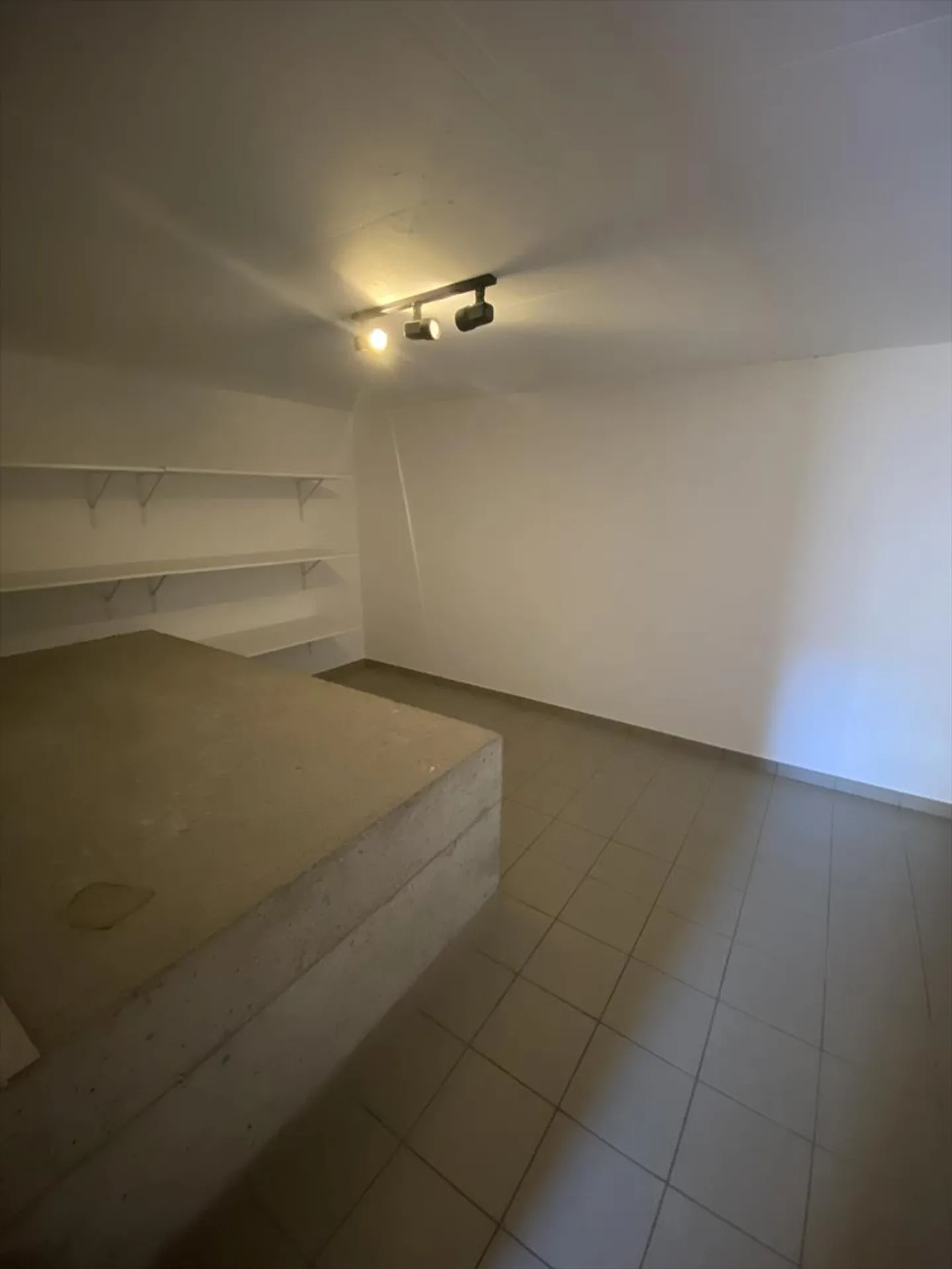 Apartment - Photo 8 of 9