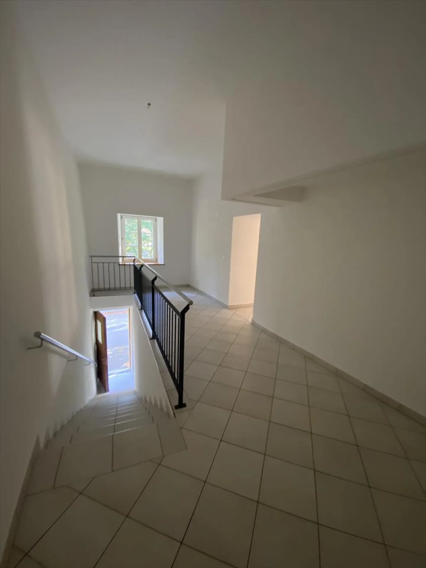 Apartment - Photo 9 of 9