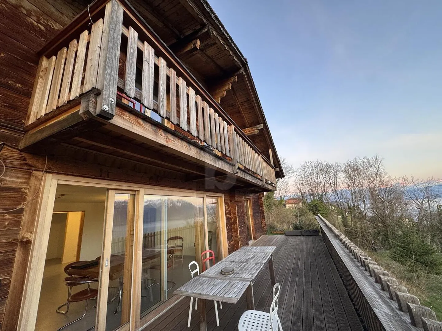 RENOVIERT, STUNNENDE SEEBLICK IM HERZEN VON LAVAUX - Foto 1 von 6