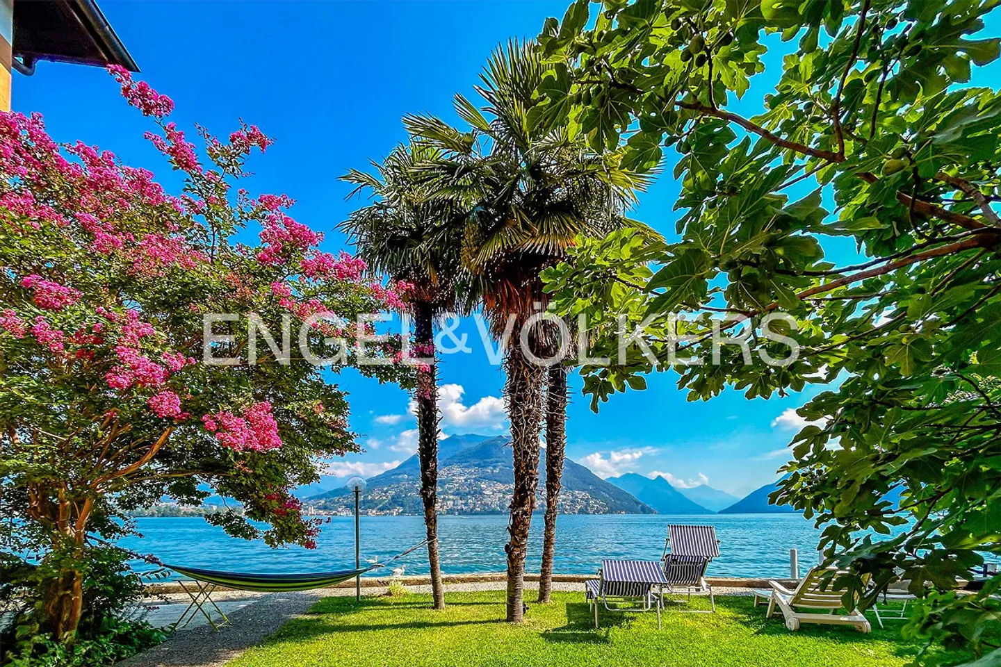 Villa located directly on the lake with private boathouse - Photo 1 of 8