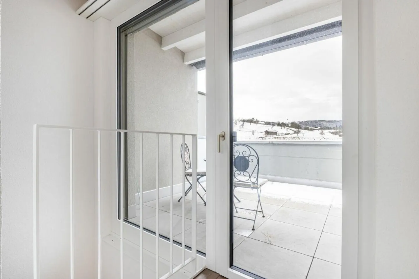 Maison de famille en terrasse moderne de 7,5 pièces directement au bord de la zone de conservation de la nature - Photo 16 sur 26