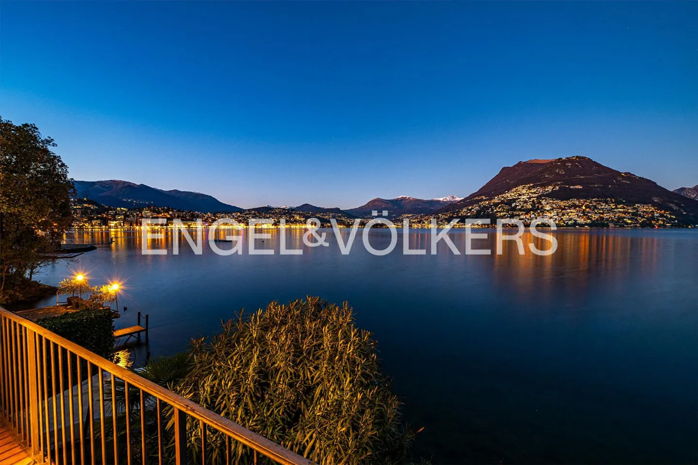 Villa located directly on the lake with private boathouse - Photo 8 of 8