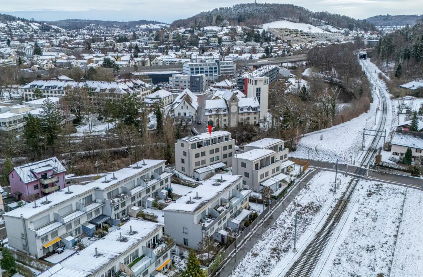 Maison de famille en terrasse moderne de 7,5 pièces directement au bord de la zone de conservation de la nature - Photo 25 sur 26