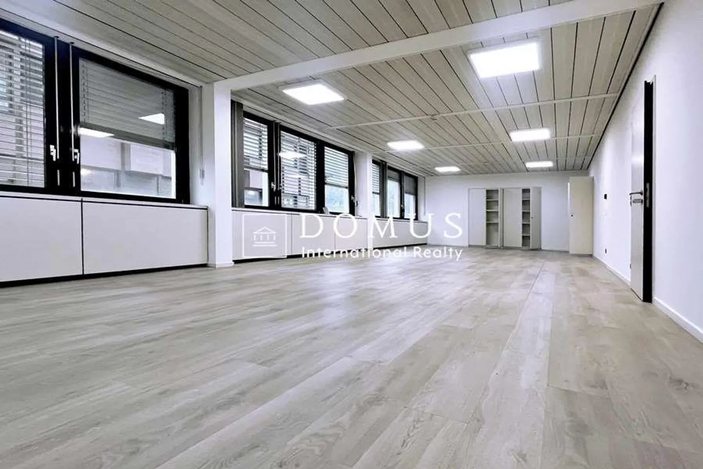Office center with conference room - Photo 1 of 8