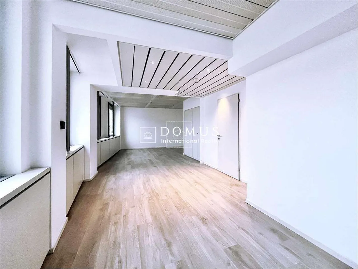 Office center with conference room - Photo 3 of 8