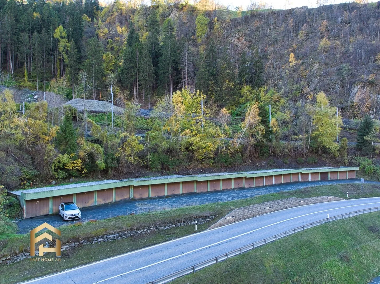 Practical garage box in the best location above the Betten valley station - Photo 1 of 13