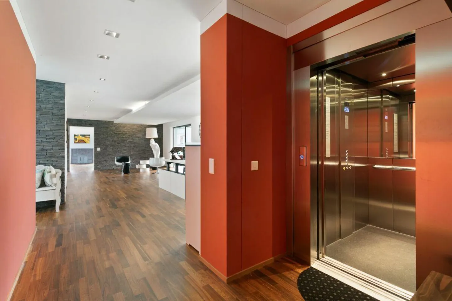 Einzigartiges Penthouse mit Rundumterrasse - urbanes Wohnen über den Dächern von Appenzell - Foto 2 von 6