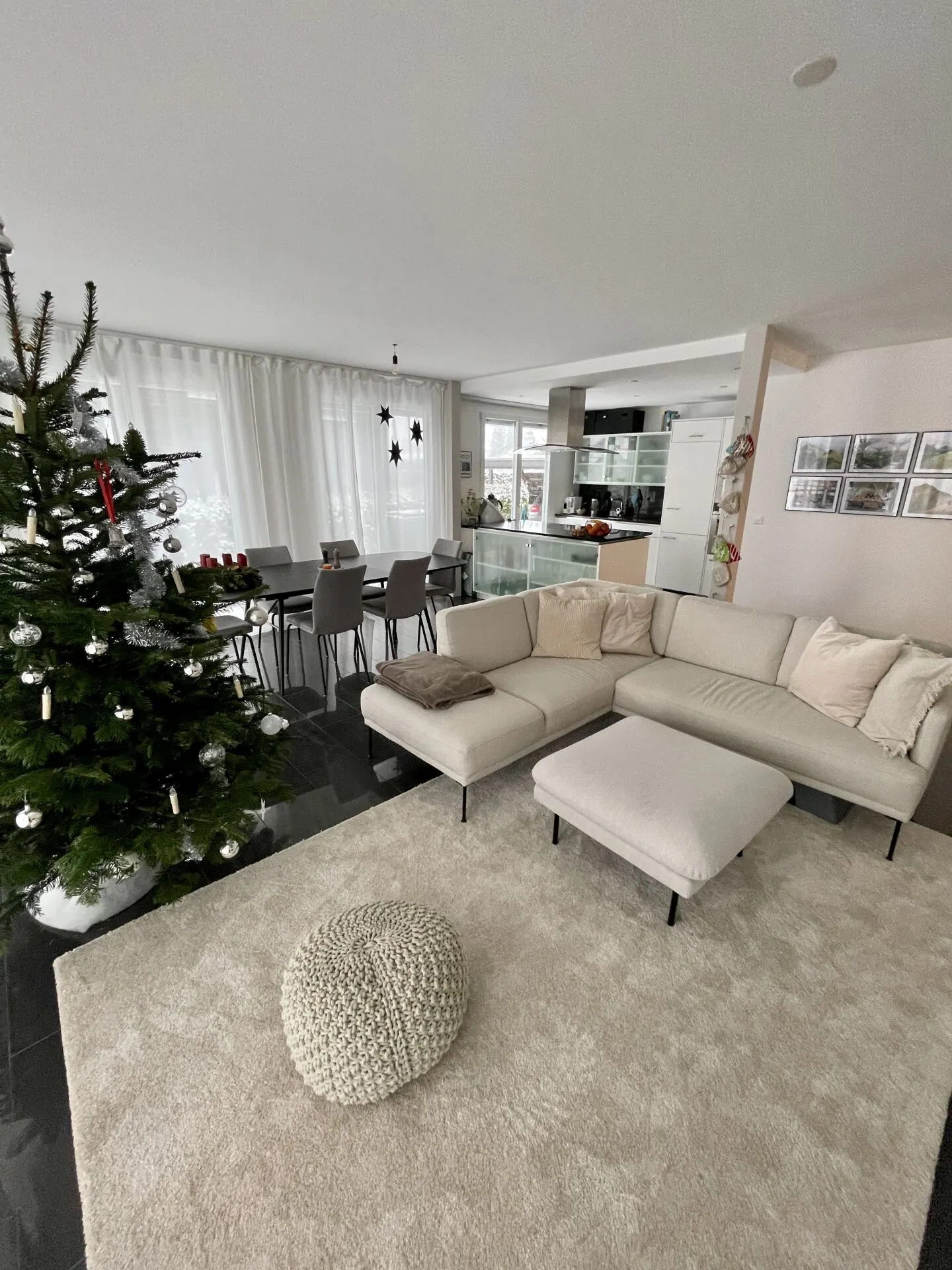 Ampio appartamento di 3,5 locali con area giardino in una zona residenziale tranquilla - Foto 1 di 7