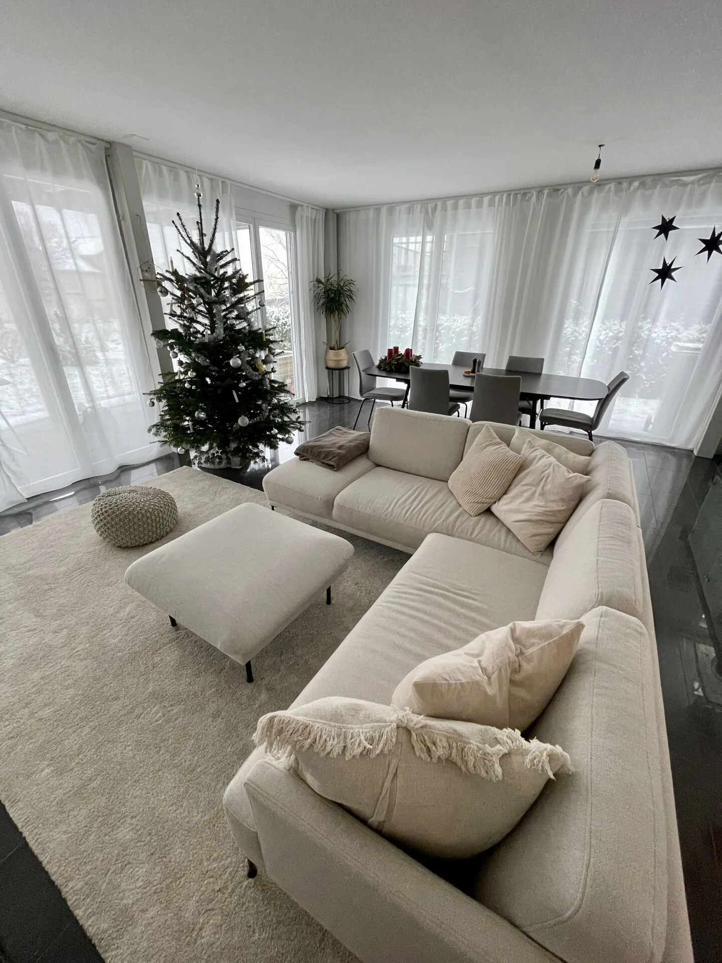 Ampio appartamento di 3,5 locali con area giardino in una zona residenziale tranquilla - Foto 2 di 7