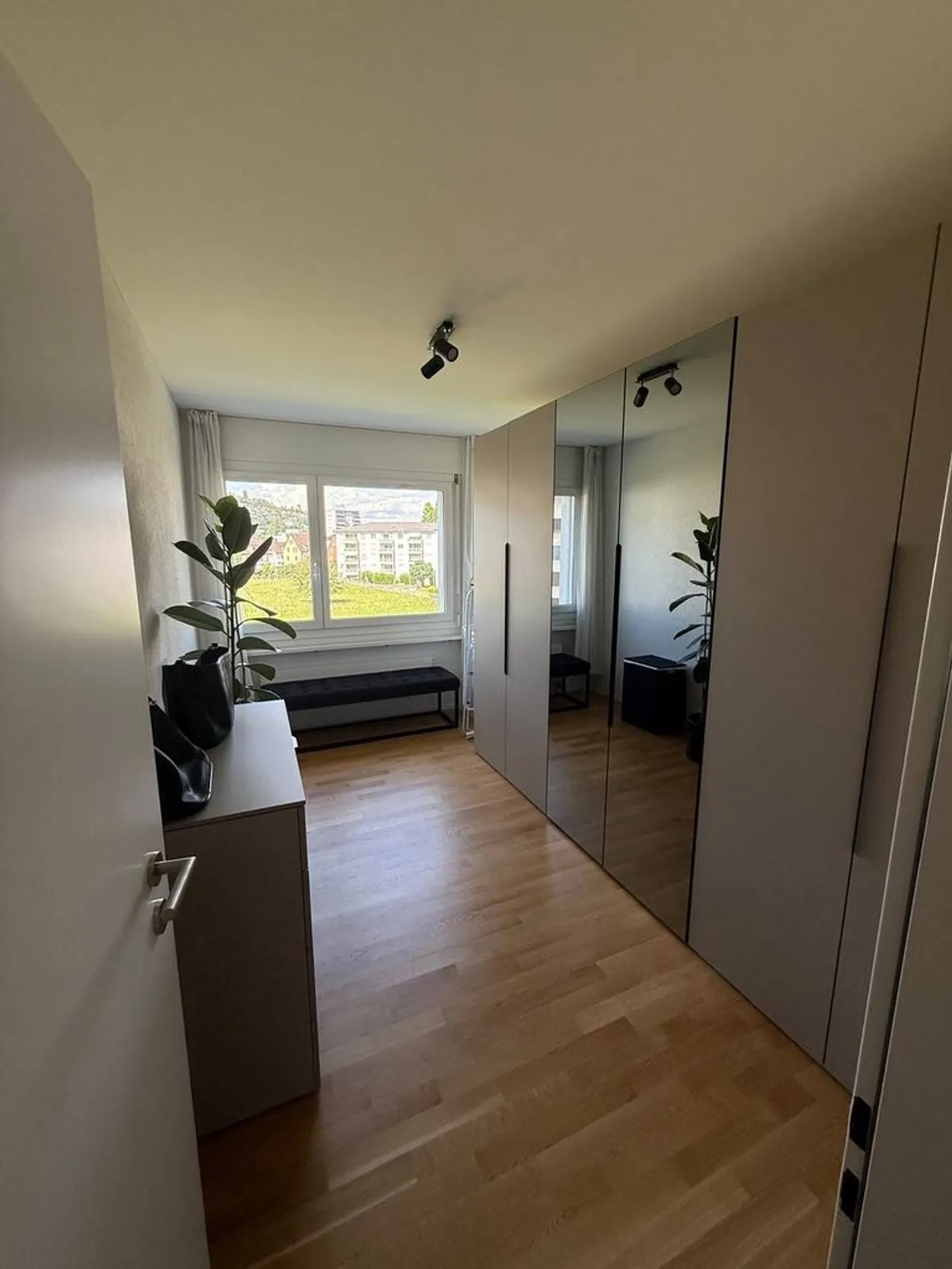 Modernes 4.5-Zimmer-Apartment - Foto 2 von 8