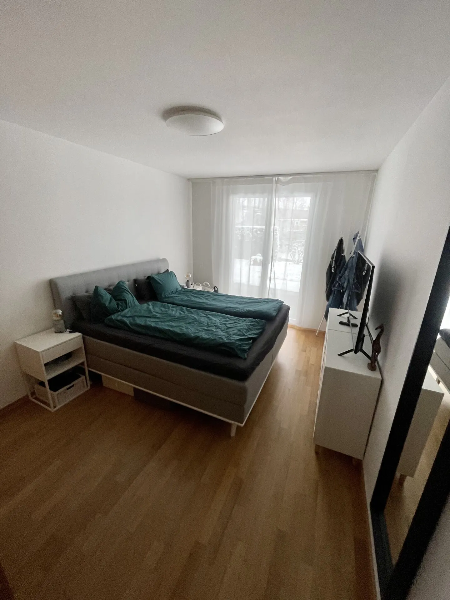 Ampio appartamento di 3,5 locali con area giardino in una zona residenziale tranquilla - Foto 6 di 7