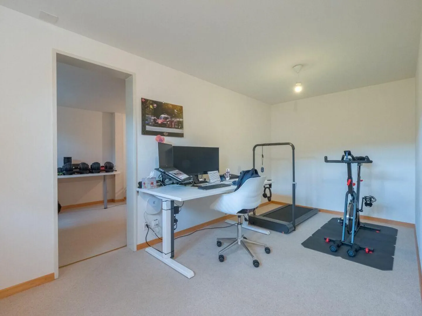 Freistehendes 7.5 Z' EFH mit Pool und 3 Garagen-Plätzen - Foto 9 von 12