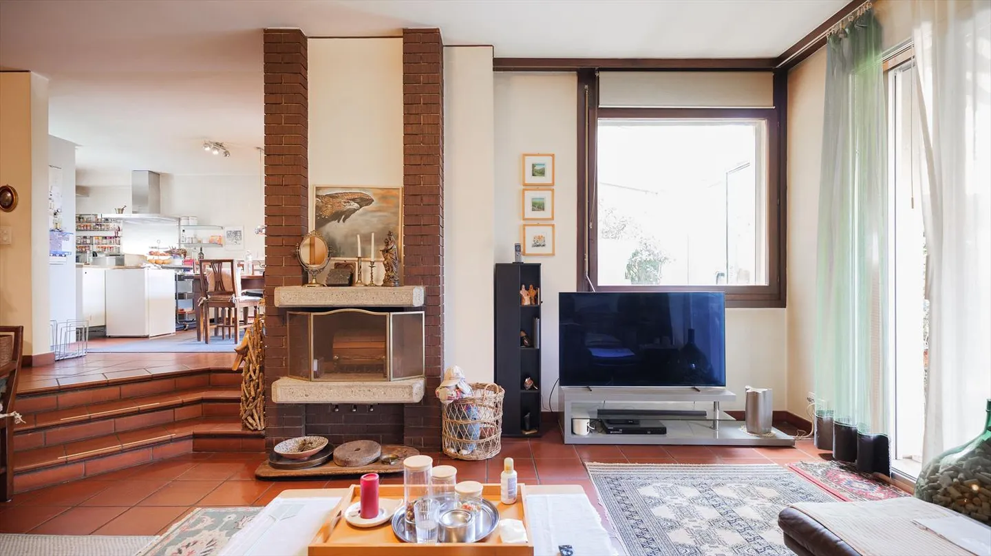 Splendida casa di 6 locali a Vezia - Foto 2 di 9