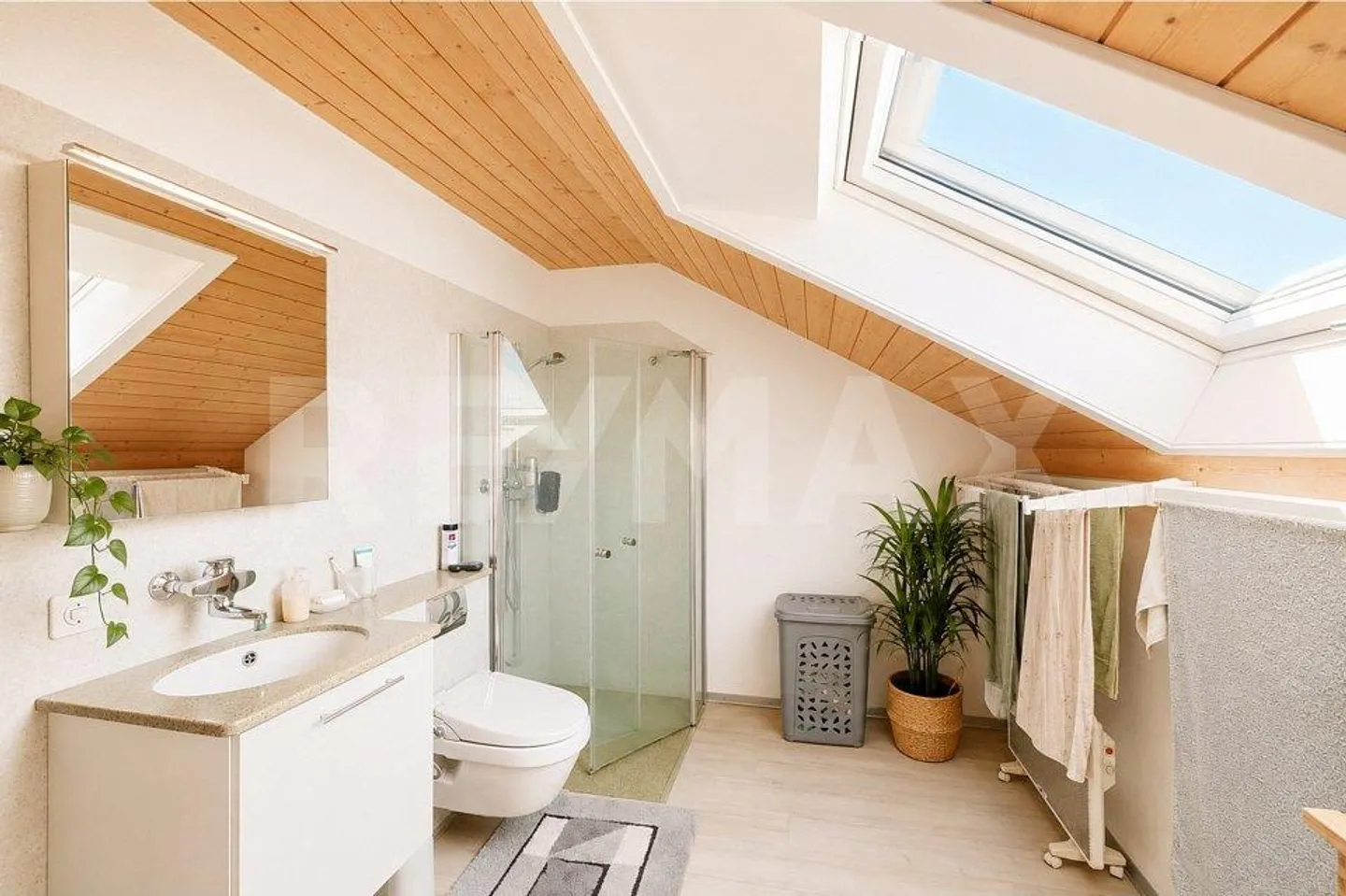 Charming 5.5-room single-family house with a wide view and a lot of potential - Photo 5 of 13