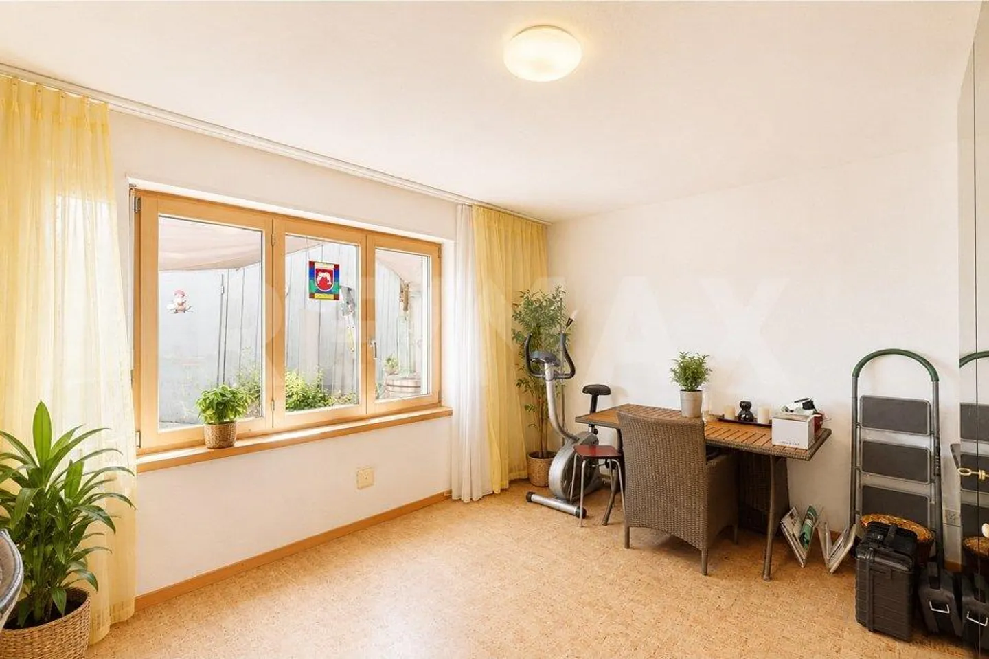 Charming 5.5-room single-family house with a wide view and a lot of potential - Photo 8 of 13