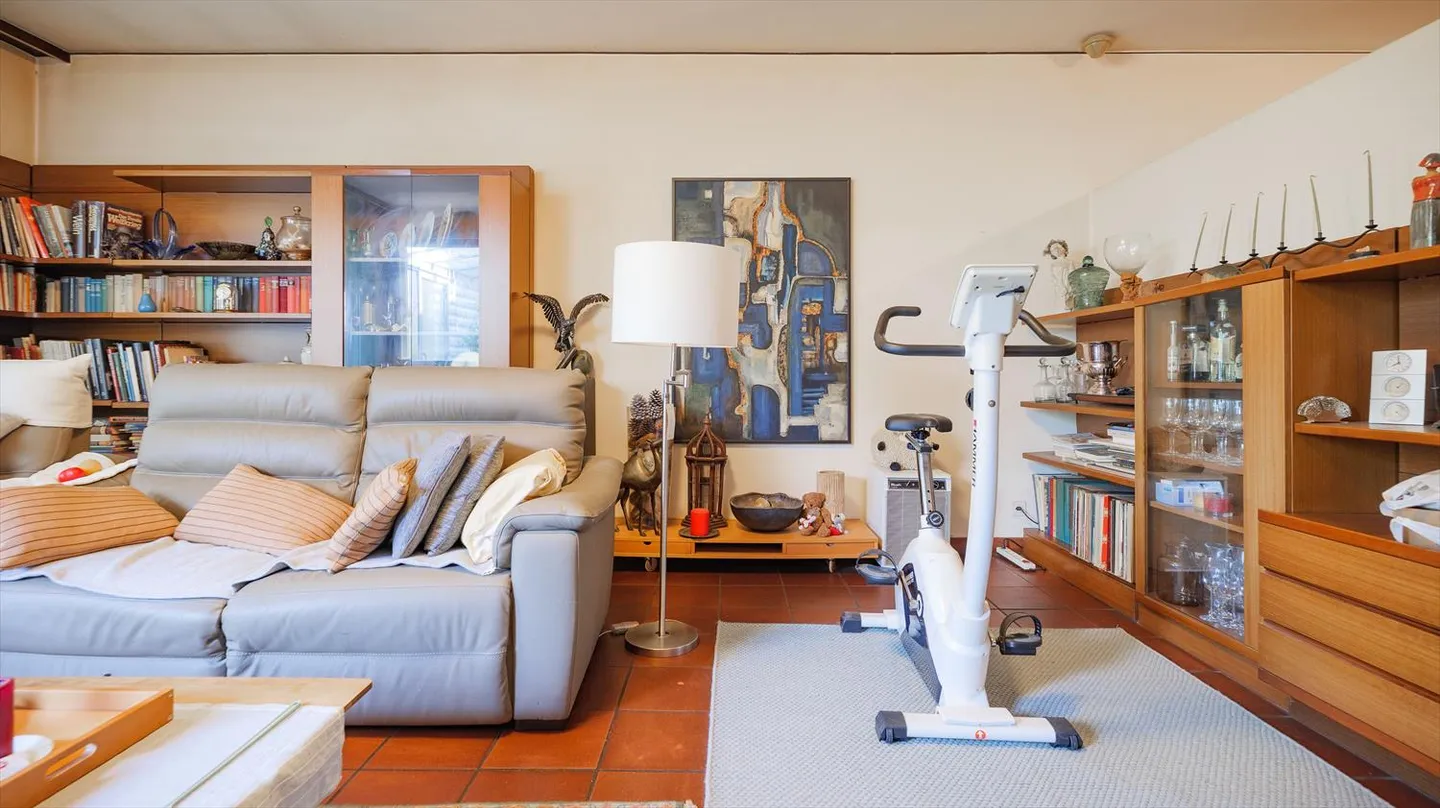 Splendida casa di 6 locali a Vezia - Foto 3 di 9