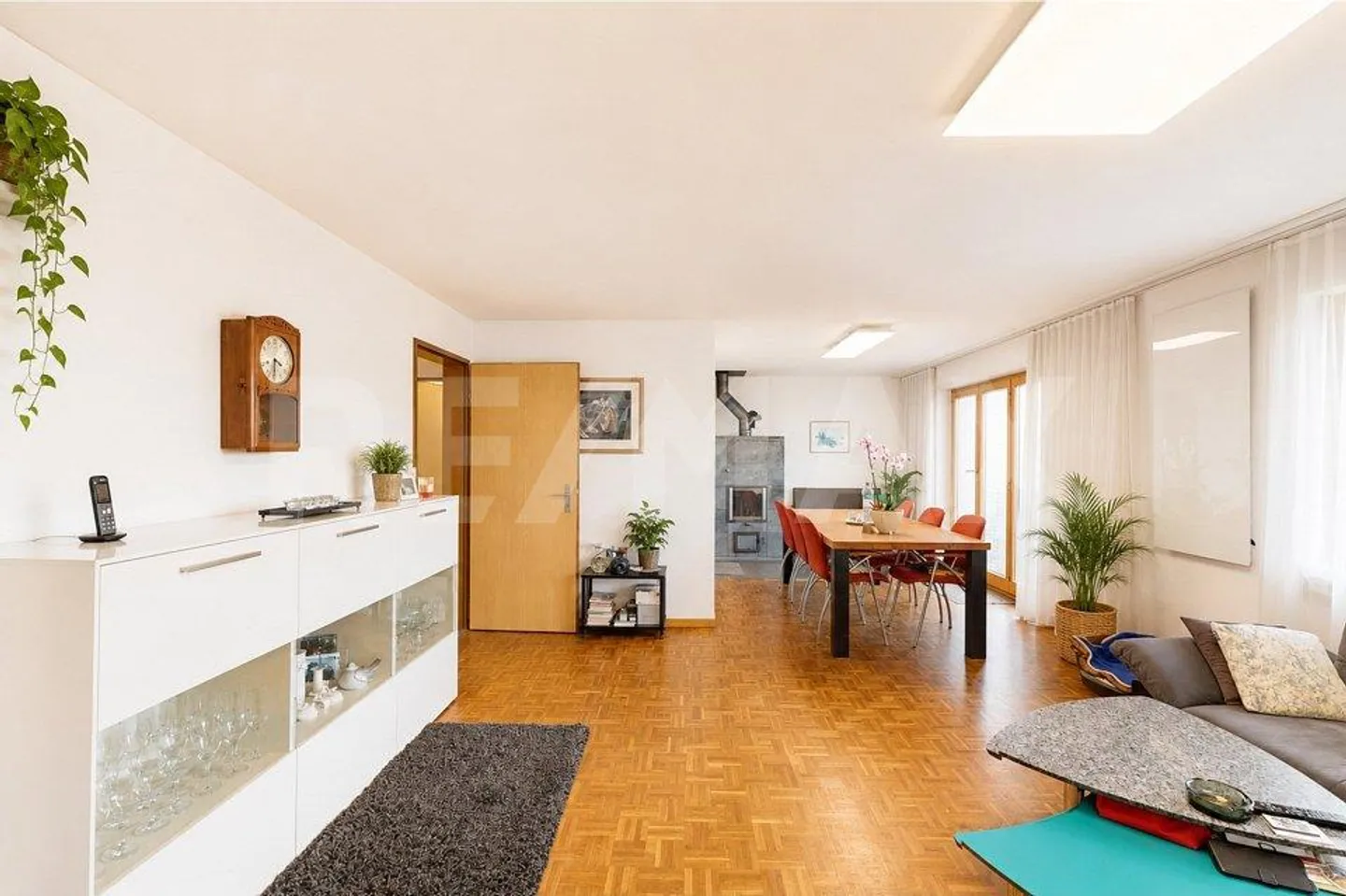 Charming 5.5-room single-family house with a wide view and a lot of potential - Photo 9 of 13