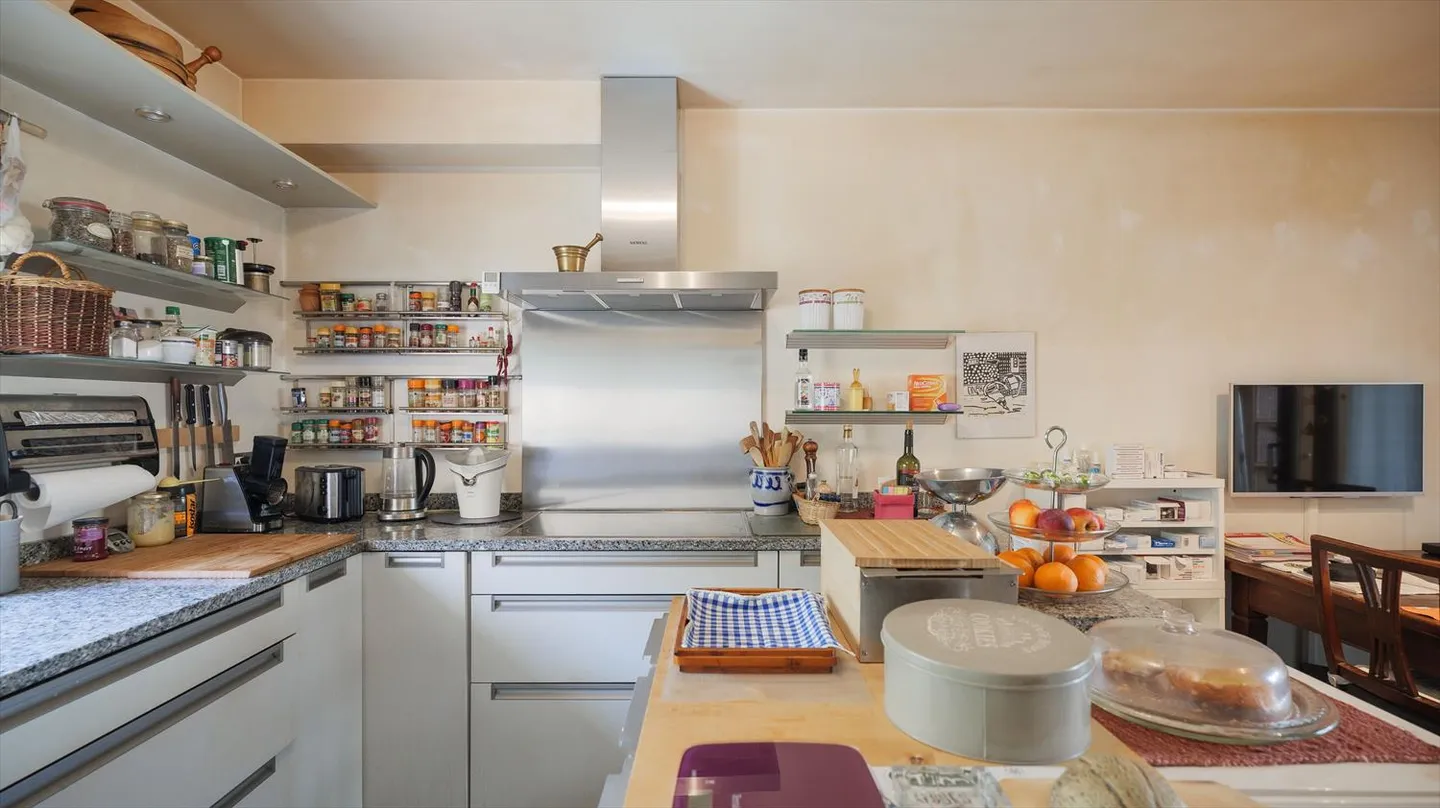 Splendida casa di 6 locali a Vezia - Foto 6 di 9