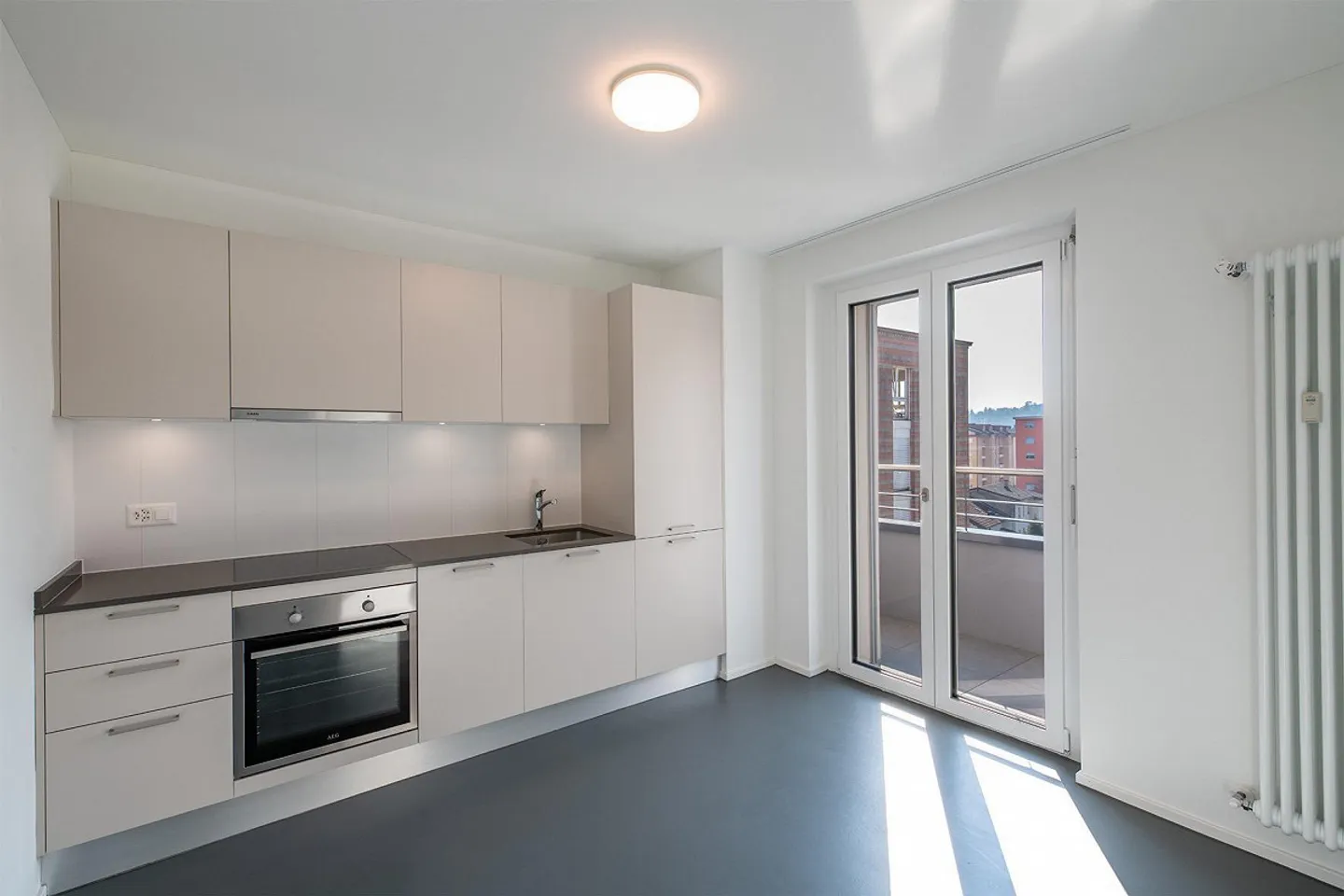 Studio Elegante in Posizione Centrale - Foto 4 di 5