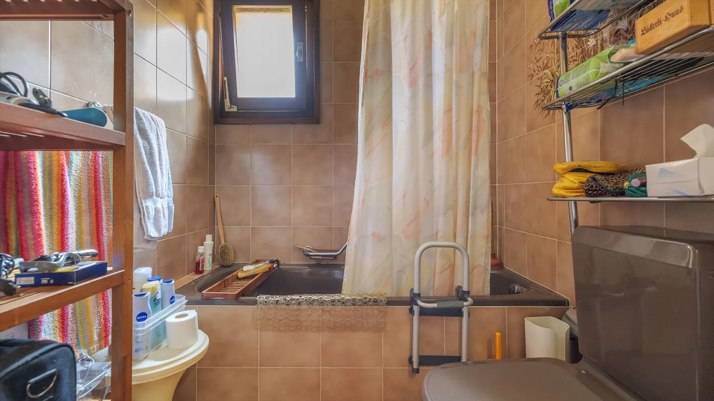 Splendida casa di 6 locali a Vezia - Foto 7 di 9