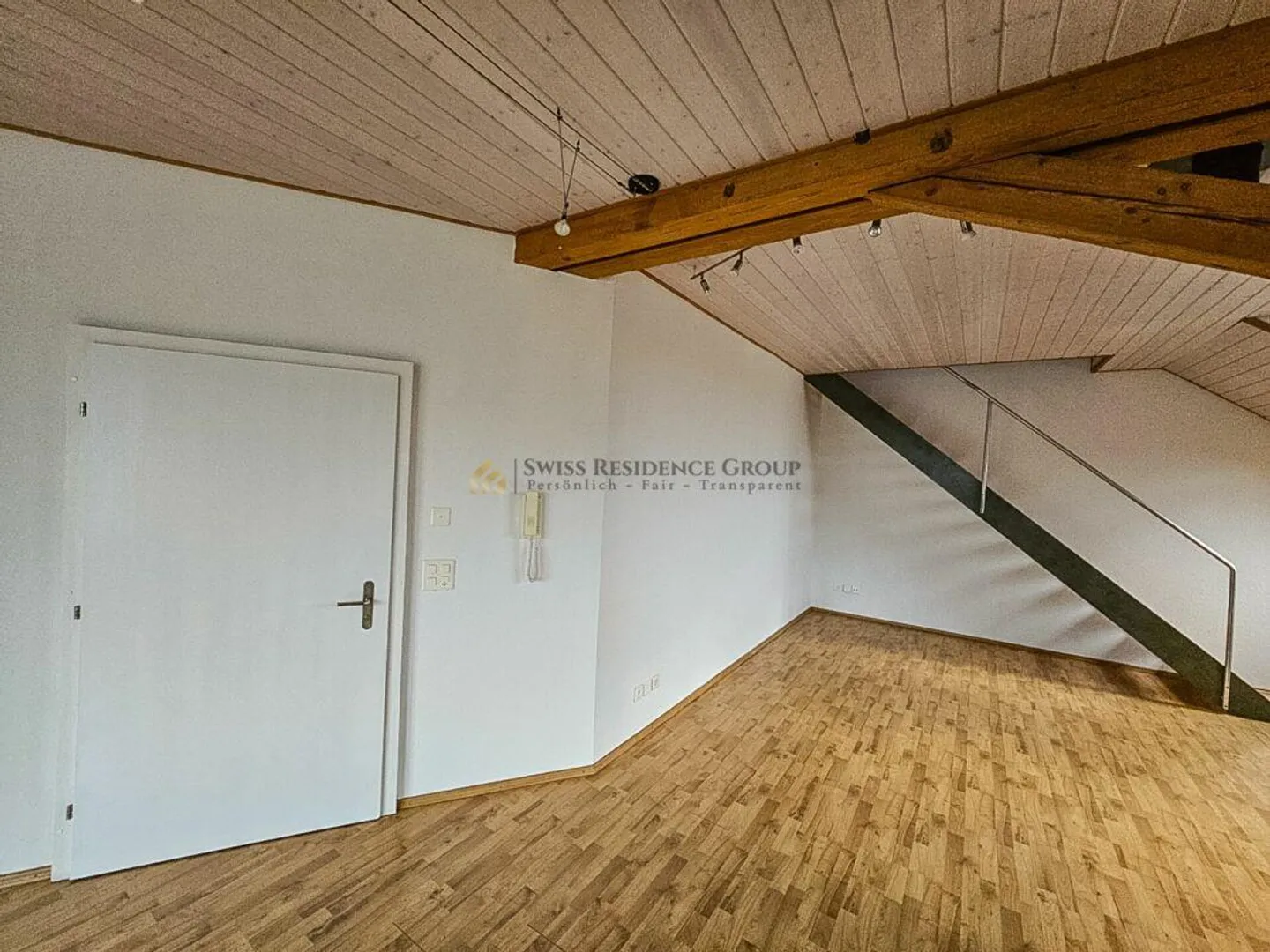 Appartamento mansardato luminoso con charme e 165 m² di sensazione abitativa - Foto 4 di 6