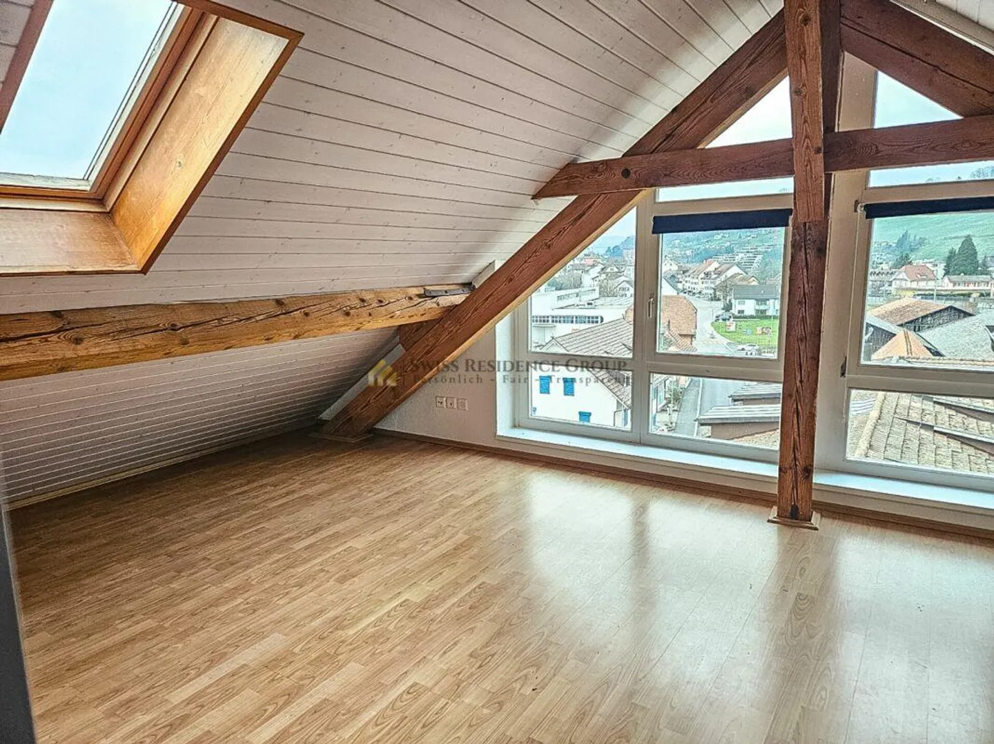 Appartamento mansardato luminoso con charme e 165 m² di sensazione abitativa - Foto 1 di 6