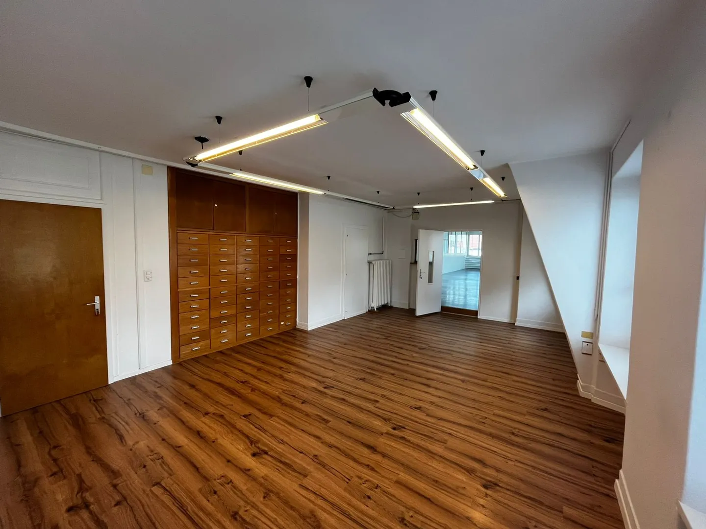 Espace Commercial Moderne à Louer - Photo 2 sur 5