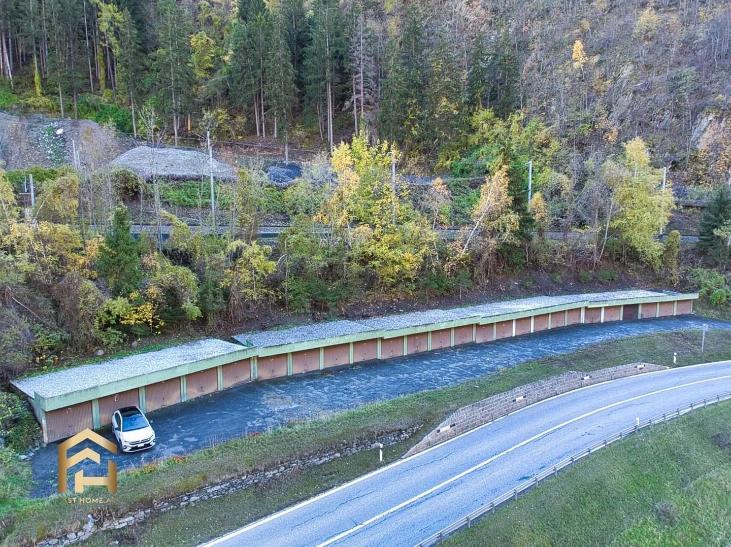 Practical garage box in the best location above the Betten valley station - Photo 5 of 13