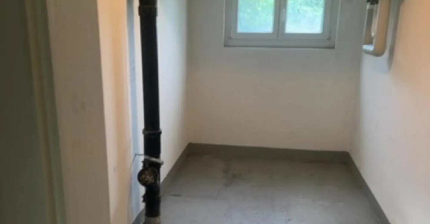 Need storage space? - Photo 2 of 3