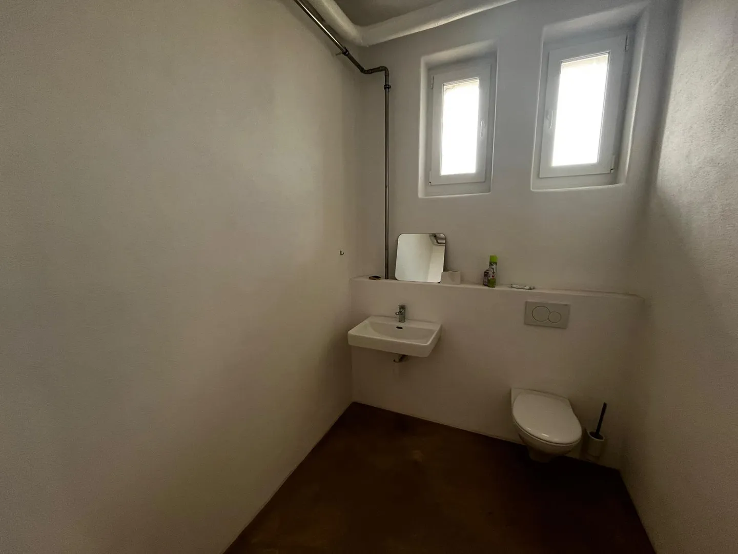 Espace Commercial Moderne à Louer - Photo 3 sur 5