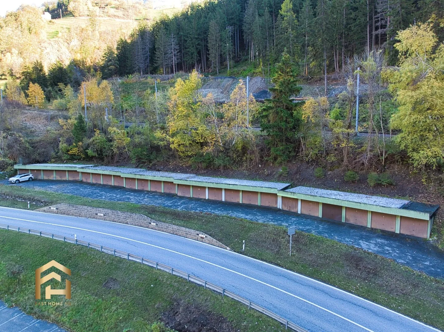 Practical garage box in the best location above the Betten valley station - Photo 6 of 13