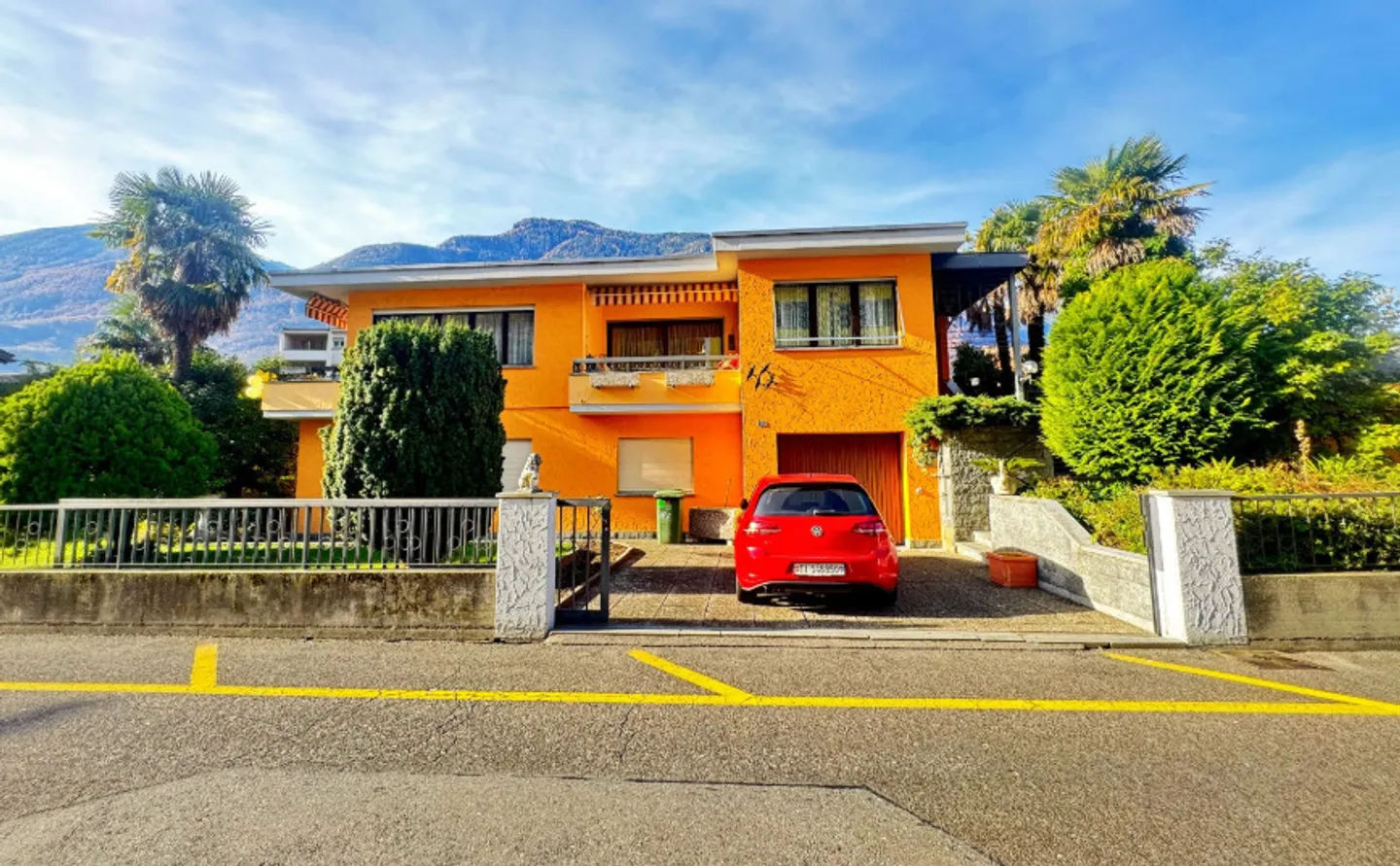 Two-family house with R4 plot in the center - Photo 1 of 13
